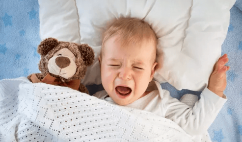 bébé qui pleure poussée dentaire
