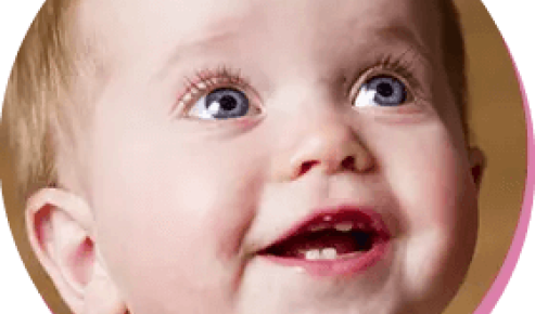 bébé qui sourit